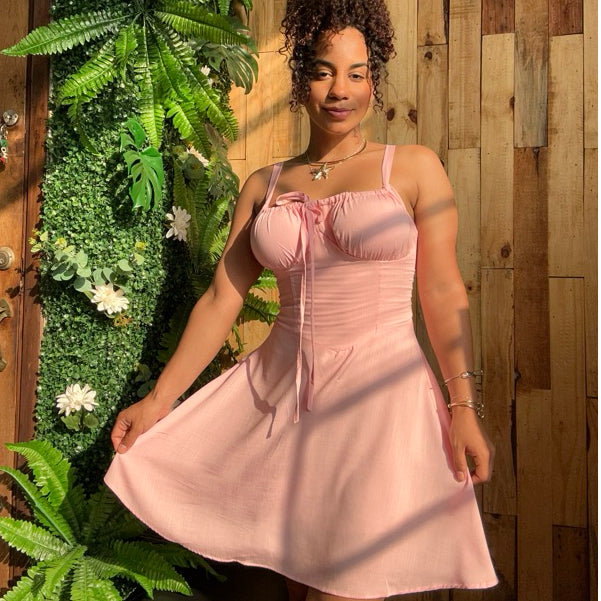 vestido corset romântico curto alça amarração na cintura