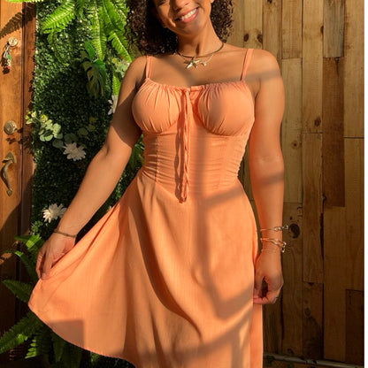 vestido corset romântico curto alça amarração na cintura