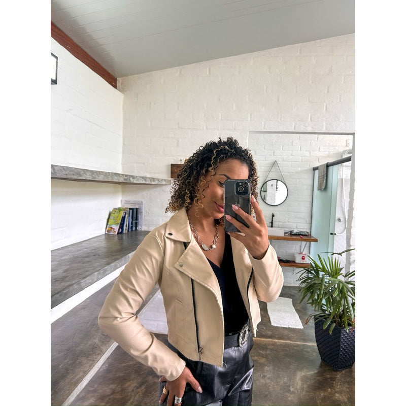 jaqueta couro fake P ao plus size inverno quentinha curta Cropped