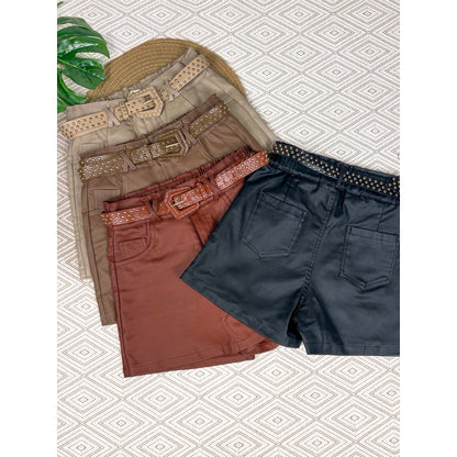 short saia couro resinada com cinto curta