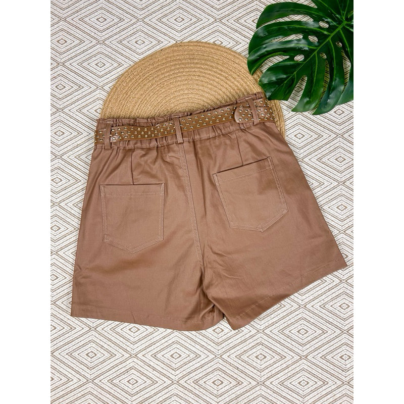 short saia couro resinada com cinto curta