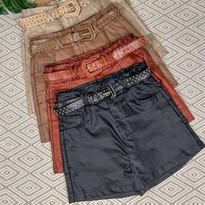 short saia couro resinada com cinto curta